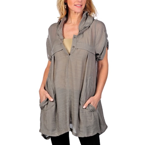 5/$30❄️ Red Coral triple wired collar tunic, black - Picture 1 of 5